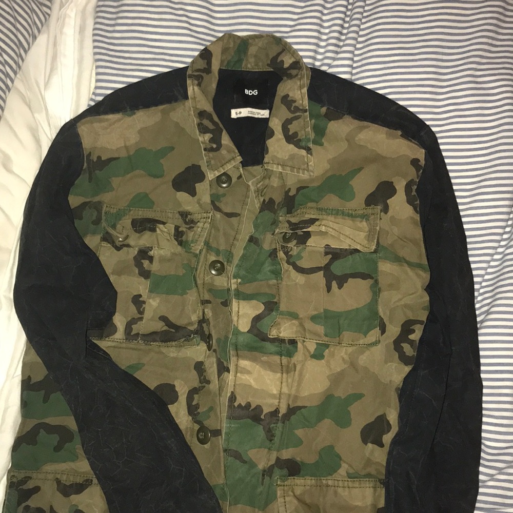 Unique military style camo jacket.